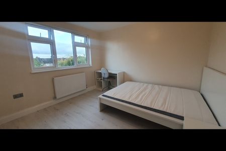 Room in a Shared House, Auckland Road, IG1 - Photo 3