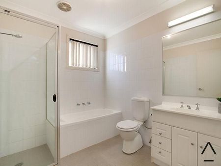 BEAUTIFULLY PRESENTED FAMILY HOME IN SOUGHT-AFTER WEST HOXTON - Photo 5