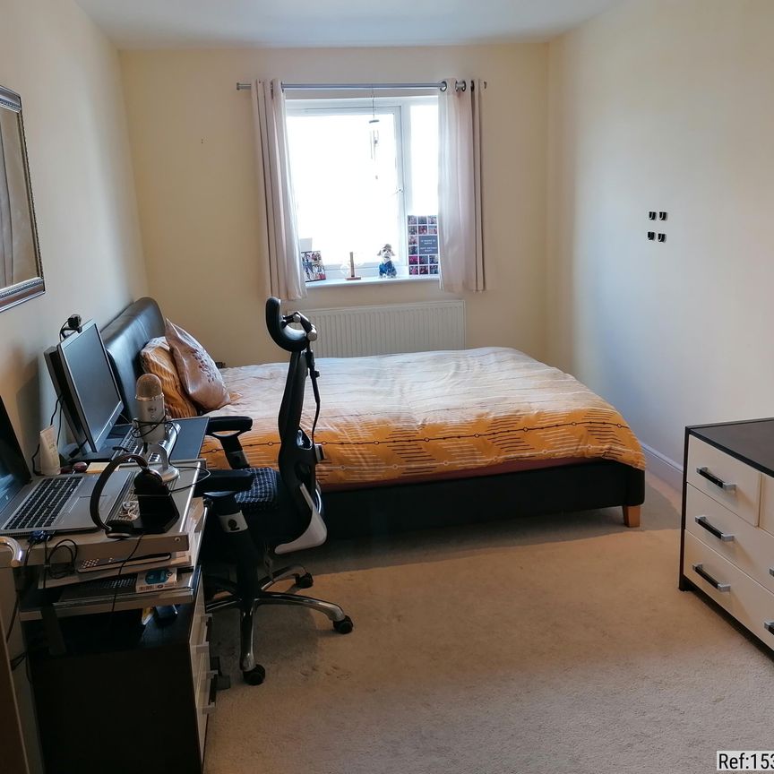 2 bed Flat in Sundeala Close , Sunbury-on-Thames, TW16 5BE - Photo 1
