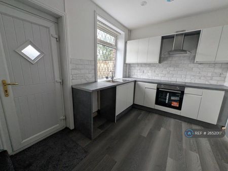 2 bedroom terraced house to rent - Photo 4