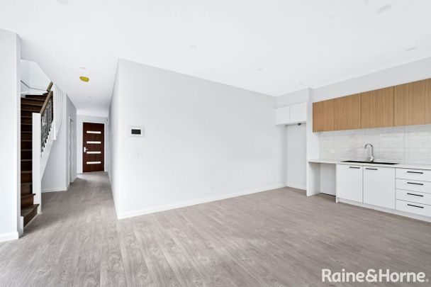 Modern & Spacious Living in a Prime Mernda Location - Photo 1