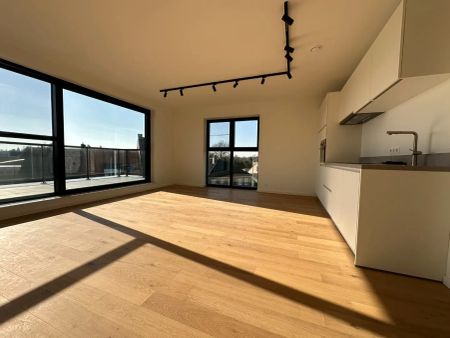 Prachtig nieuwbouw appartement met 2 slaapkamers groot terras 17,50 m² en garage - Photo 2