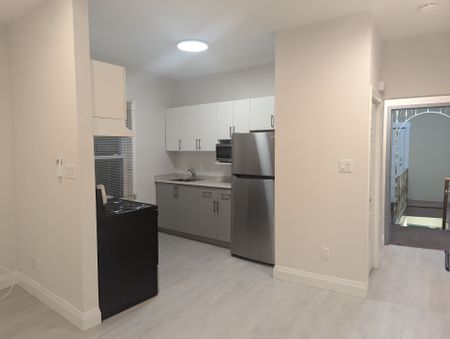 For Lease - 2218 Dundas Street Unit# 2B, Toronto, Ontario - Photo 3