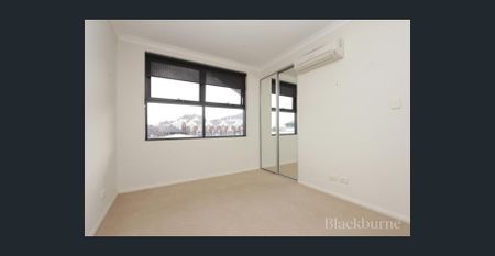 TWO BED APARTMENT IN GREAT LOCATION! - Photo 2
