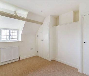 A two bedroom thatched cottage - Photo 4