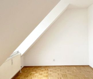 Charmante 2-Zimmer-Dachgeschoßwohnung mit Terrasse in 1210 Wien – I... - Photo 1