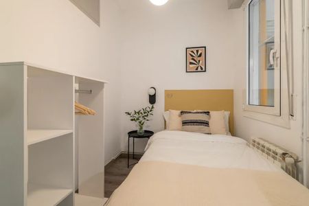 Avinguda de Mistral, Barcelona, Catalonia 08015 - Photo 2