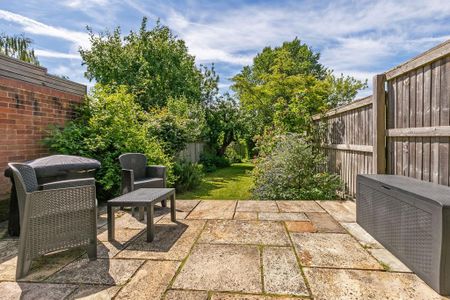4 bedroom semi-detached house to rent - Photo 4