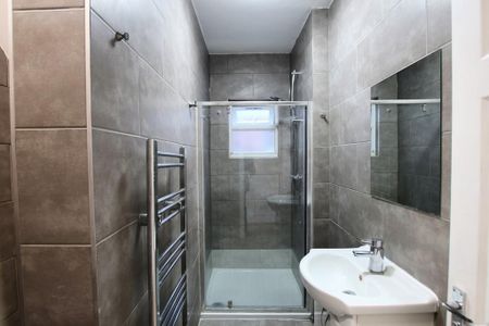 3 bedroom flat to rent - Photo 5