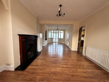 3 Bed Terraced House, Malvern Drive, IG3 - Photo 3