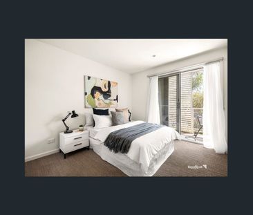 BEAUTIFUL HOME LOCATED IN BUNDOORA - Photo 4