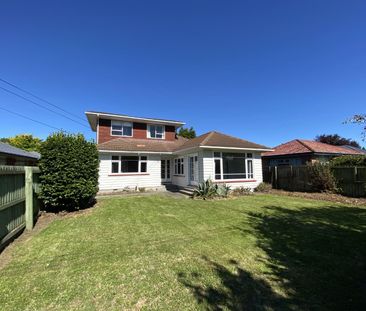 Six bedroom student home for 2026-2027 student year! - Photo 2