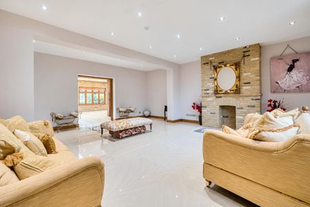 Detached House to rent with 7 bedrooms, The Secret Garden, Waterhouse Lane - Photo 4