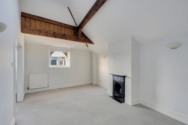 2 Bed Flat - Photo 1