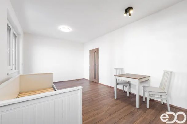 Pronájem nového, slunného bytu 1+kk s balkonem – ranní slunce, Praha 5 - Photo 1