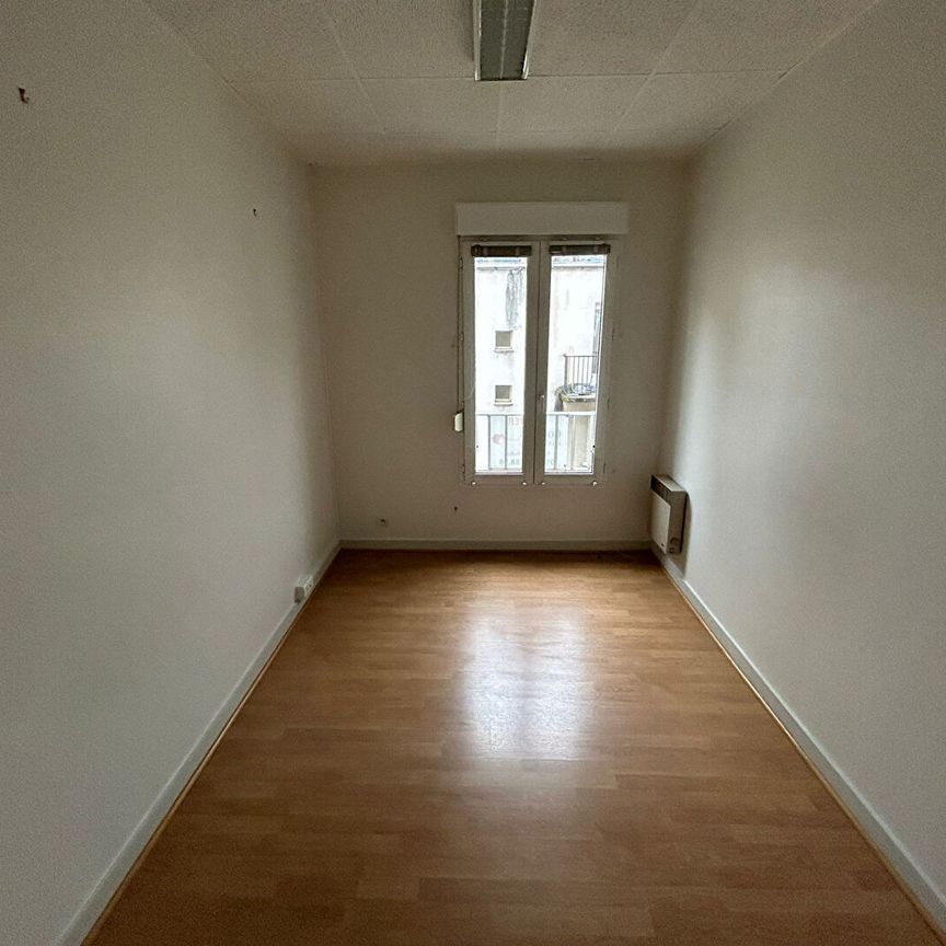 Local professionnel Poitiers centre – Quartier préfecture – 4 bureaux – 56 m² - Photo 1