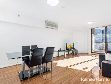 EXCELLENT CBD LOCATION -Large Two Bedroom Apartment - Photo 2