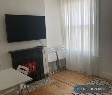 2 bedroom semi-detached house to rent - Photo 5