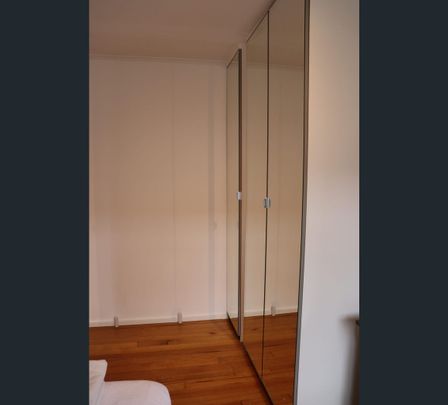 1/5 Govan Court, Footscray, Vic 3011 - Photo 1
