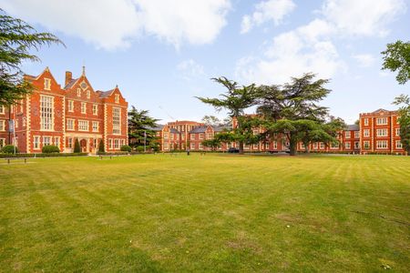 2 Bed Flat, Holt Gardens, SW17 - Photo 4