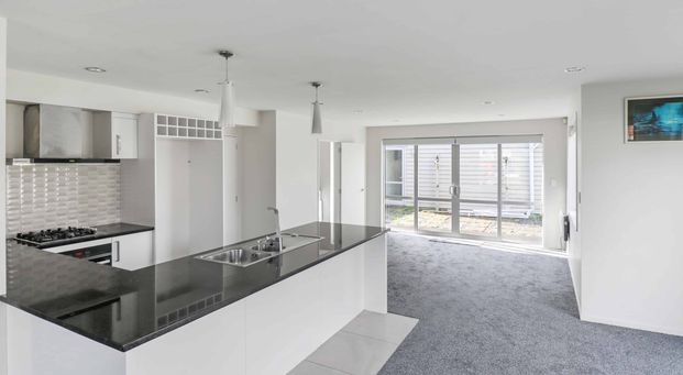 Spacious 4 bedroom home! - Photo 1