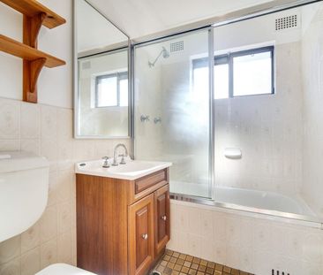 Conveniently located unit - Photo 1