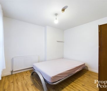 APT 2, 42 Castleton Gardens, Belfast, BT15 3BY - Photo 4