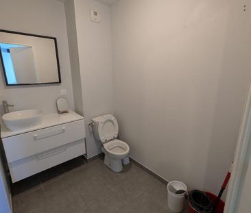 Location Appartement 2 pièces 41m² VAULX EN VELIN 69120 - Photo 4