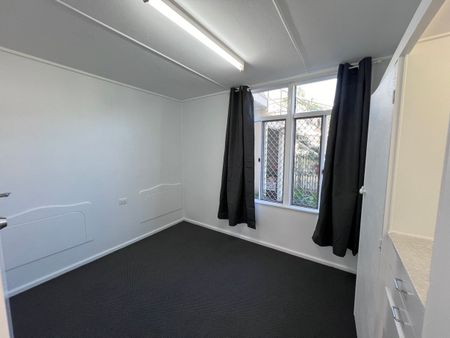 Wake up to the sound of the Sea - Photo 2