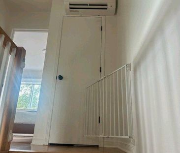 GRAND PPARTEMENT 4 1/2 SUR DEUX ÉTAGES - Photo 2