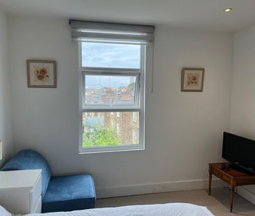 Studio Flat, Uxbridge Road, W12 - Photo 1