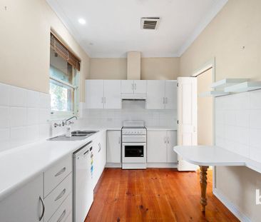 Charming Three - Bedroom Cottage in Desirable Myrtle Bank - Photo 2