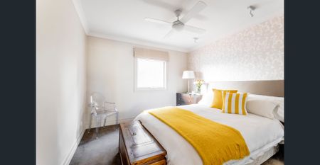 Stunning! Fully furnished in the heart of Carlton - Photo 5