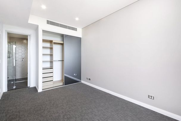 Unfurnished 3-Bed I Corner Unit I Pool & Gym - Photo 1