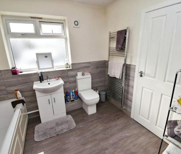 2 bedroom semi-detached bungalow to rent - Photo 4