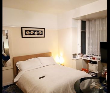 Room in a Shared House, North Circular Road, NW10 - Photo 1