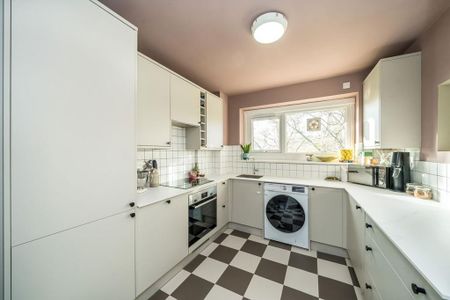 3 bedroom flat to rent - Photo 3