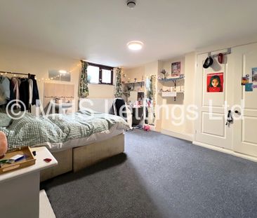 7 Bedroom Mid Terraced House for rent in Regent Park Avenue - Photo 4
