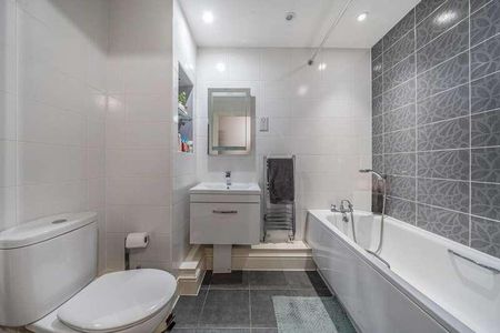 Flowers Avenue, Ruislip, HA4 - Photo 5