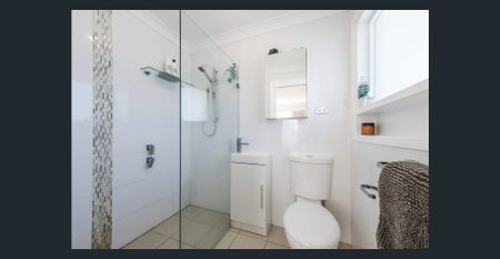 Modern Family Home - Photo 2