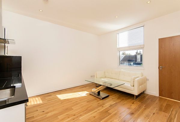 2 Bed Flat, Loftus Road, W12 - Photo 1