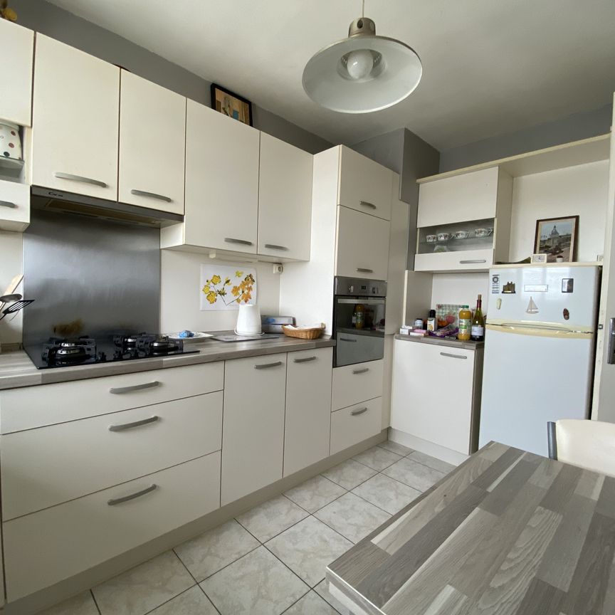 Location Appartement 3 pièces 86m² LORIENT 56100 - Photo 1