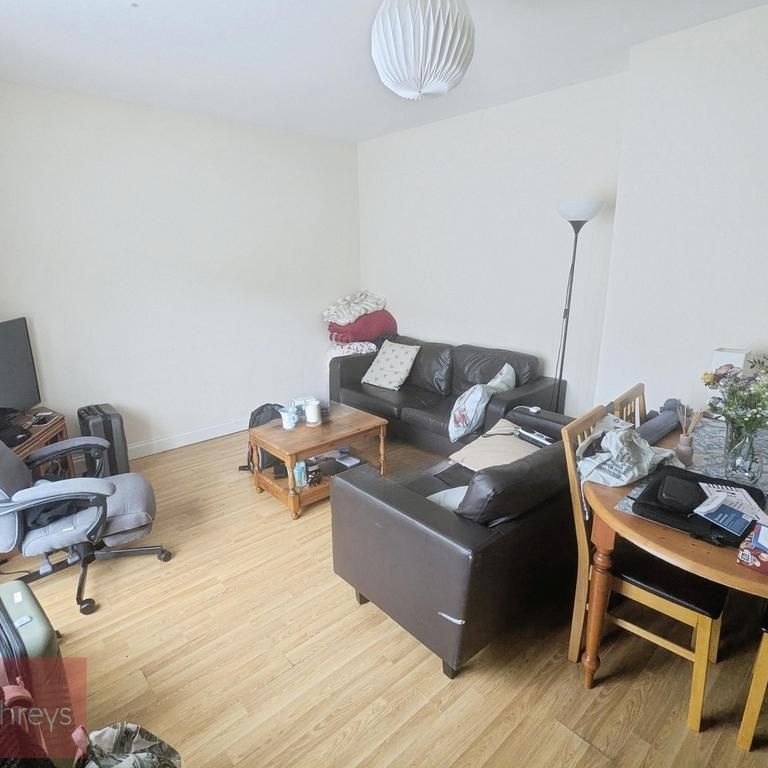 5 bedroom flat to rent - Photo 1