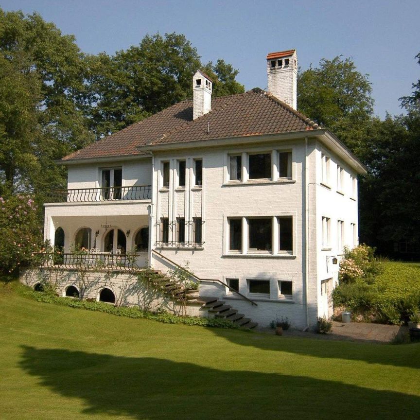 Residentiële karaktervolle villa gelegen Eikeldreef 17 Sint-Martens- Latem op 2.550m². - Photo 1