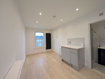 Studio Flat, Junction Road, N19 - Photo 3