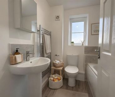 3 bedroom detached house to rent - Photo 4