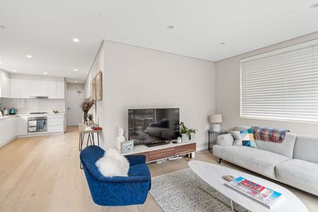 Modern Two Bedroom Apartment With Off Street Parking - Photo 5