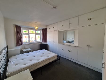 Oakleigh Avenue, Edgware, HA8 - Photo 4