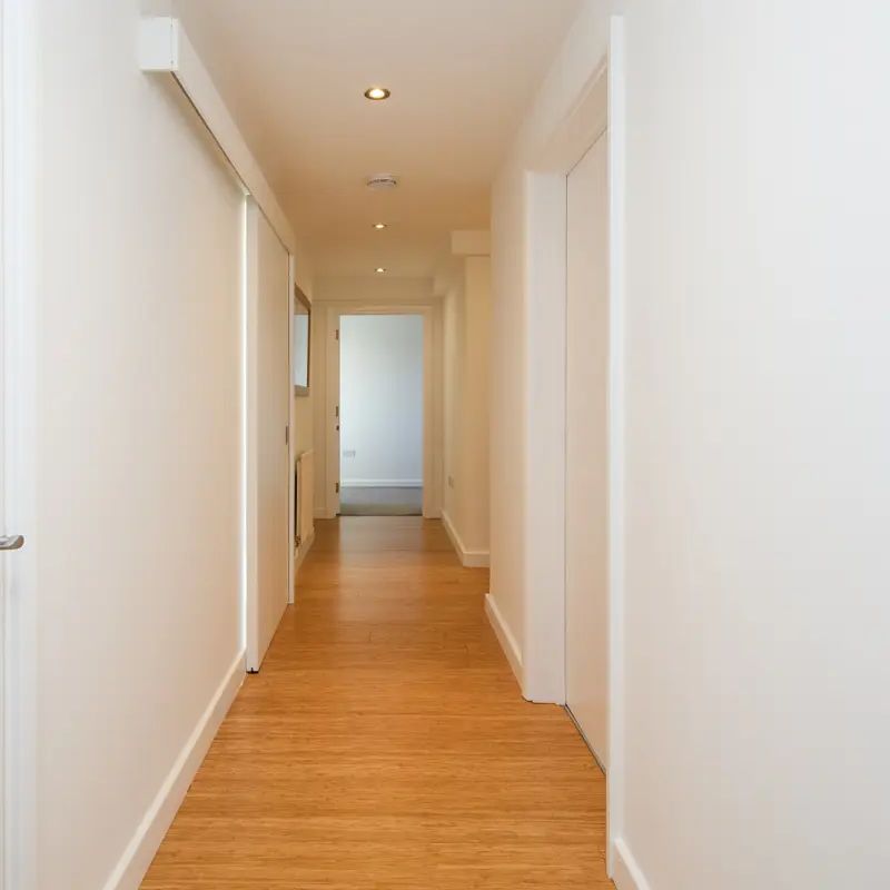 2 bedroom flat in 35 Melliss Avenue - Photo 1