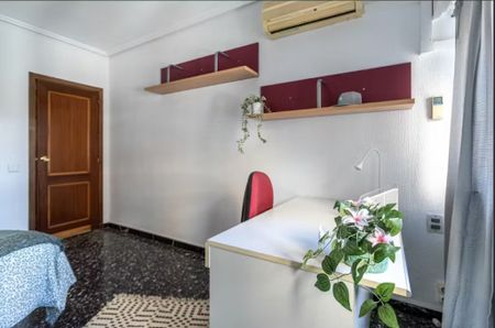 Gran Vía de Fernando el Católico, Valencia, Valencian Community 46008 - Photo 5